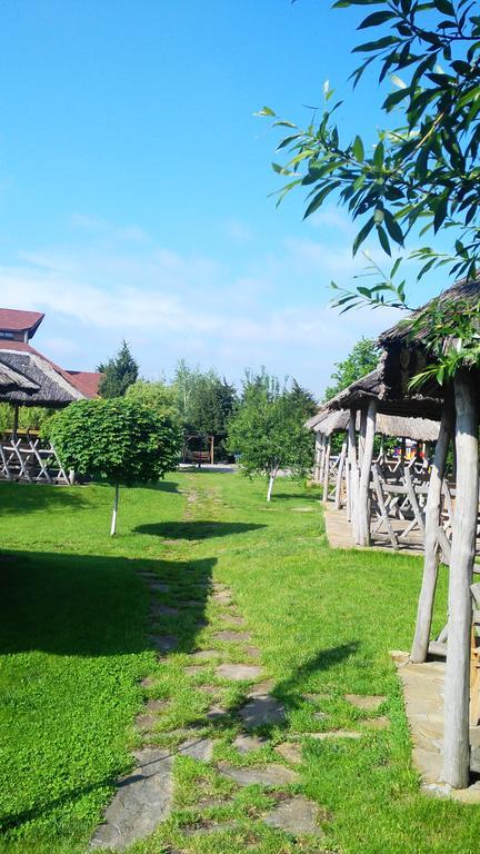 Panska Hata Hotel Nyzhnya Khortytsya Exterior foto